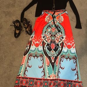 🎉4 for 20🎉Bright abstract design maxi skirt.